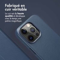 Accezz Étui de télephone portefeuille en cuir 2-en-1 avec MagSafe Apple iPhone 15 Pro - Nightfall Blue