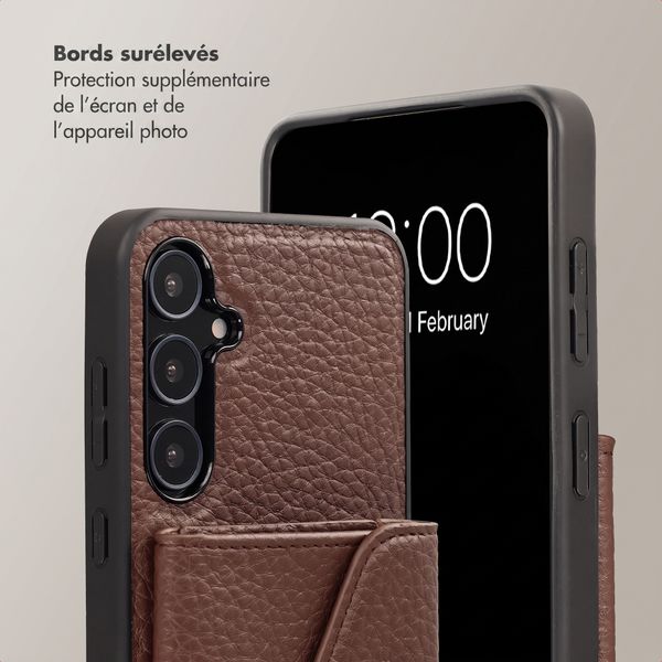 Selencia Coque de télephone Sera avec cordon et porte-cartes enveloppe Samsung Galaxy A55 - Chocolate Brown