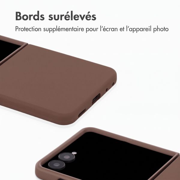 Accezz Coque Liquid Silicone avec MagSafe Samsung Galaxy Z Flip 8 - New Tea Brown