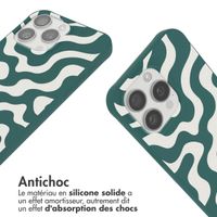 imoshion Coque design en silicone avec cordon Apple iPhone 15 Pro - Petrol Green Groovy
