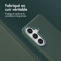 Accezz Coque arrière en cuir avec MagSafe Samsung Galaxy S26 - Cedar Green