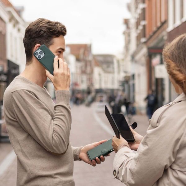 Selencia Étui portefeuille amovible Olyn avec MagSafe Apple iPhone 14 / 13 - Vert