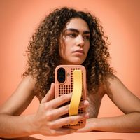 Callbuddy Coque avec strap Apple iPhone 17 - Coral Pop