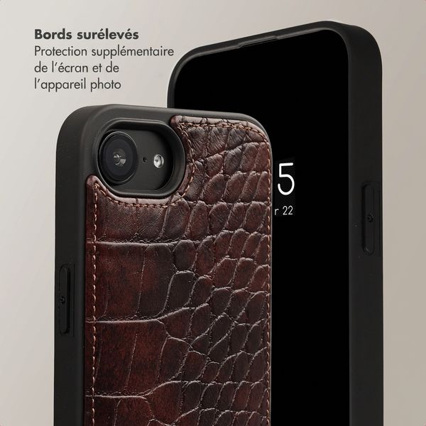 Selencia Coque de télephone Nova Croco avec cordon et porte-cartes Apple iPhone 17e / 16e - Burgundy