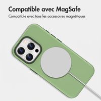 imoshion Coque arrière Color avec Thin MagSafe Ring Apple iPhone 15 Pro - Vert foncé