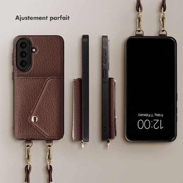 Selencia Coque de télephone Sera avec cordon et porte-cartes enveloppe Samsung Galaxy A57 (5G) - Chocolate Brown