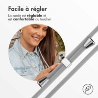 imoshion Coque en silicone avec cordon Apple iPhone 16 - Gris clair