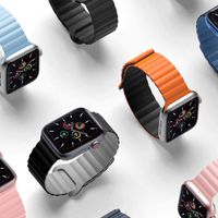 imoshion Bracelet en silicone magnétique Apple Watch | 44/45/46/49 mm - Rose & Blanc