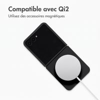 Accezz Coque Liquid Silicone avec MagSafe Samsung Galaxy Z Flip 8 - Noir