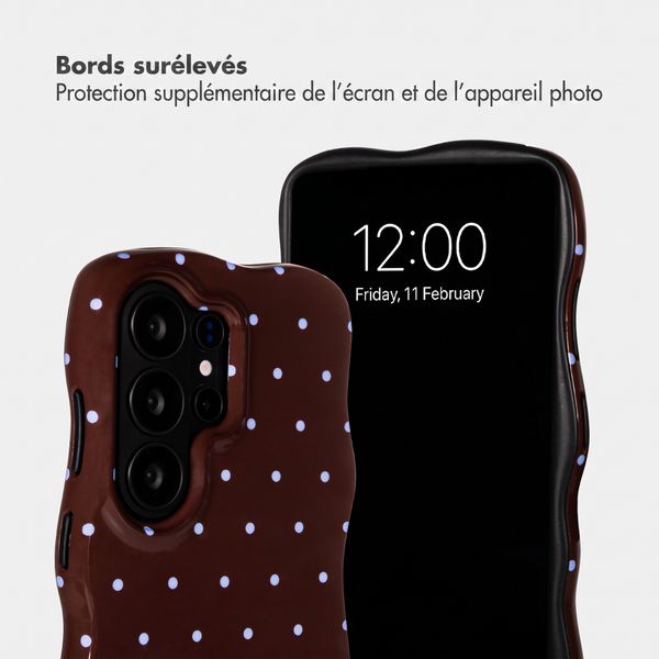 Selencia Coque arrière Vivid Wavy avec MagSafe Samsung Galaxy S26 Ultra - Happy Dots Chocolate
