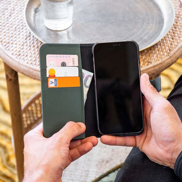 Accezz Étui de téléphone portefeuille en cuir de qualité supérieure 2 en 1 Samsung Galaxy S22 - Vert