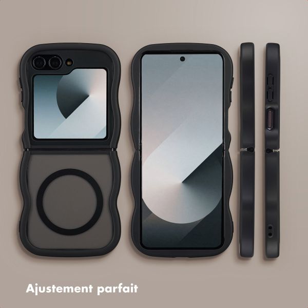 Selencia Coque arrière Wavy avec MagSafe Samsung Galaxy Z Flip 6 / Flip 7 FE - Noir