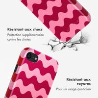 Selencia Coque arrière Vivid Apple iPhone SE (2022 / 2020) / 8 / 7 / 6(s) - Wave Vibes Lipstick