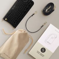 Selencia Coque de télephone Nova Croco avec cordon et porte-cartes Apple iPhone 17e / 16e - Noir