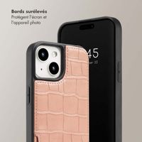 Selencia Coque de télephone Nova Croco avec cordon et porte-cartes Apple iPhone 15 - Old Pink
