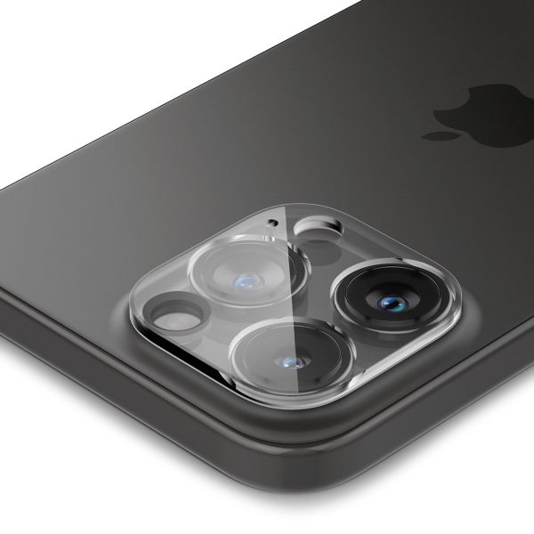 Spigen Optik Lens Protector - Protection complète de la caméra (lot de 2) Apple iPhone 16 Pro / 16 Pro Max / 15 Pro / 15 Pro Max / 14 Pro / 14 Pro Max - Crystal Clear
