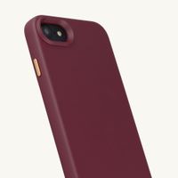 Selencia Coque arrière Rivièra avec MagSafe avec crochets amovibles Apple iPhone SE (2022 / 2020) / 8 / 7 / 6(s) - Bold Burgundy