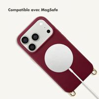 Selencia Coque arrière Rivièra avec MagSafe avec crochets amovibles Apple iPhone 17 Pro Max - Bold Burgundy