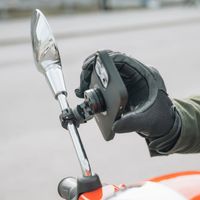 SP Connect Support de téléphone Mirror Mount Pro SPC+ pour scooter / moto - Fixation sur rétroviseur - Noir