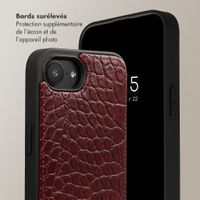 Selencia Coque de télephone Nova Croco avec cordon et porte-cartes Apple iPhone 17e / 16e - Choco Brown