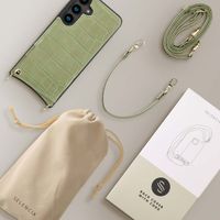 Selencia Coque de télephone Nova Croco avec cordon et porte-cartes Samsung Galaxy S24 - Sage Green