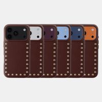 Selencia Coque arrière Studs avec MagSafe Apple iPhone 18 Pro Max / 17 Pro Max - Cacao Crush