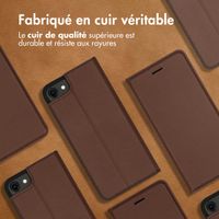 Accezz Étui de télephone Slim Folio en cuir de qualité supérieure Apple iPhone SE (2022 / 2020) / 8 / 7 / 6(s) - Marron