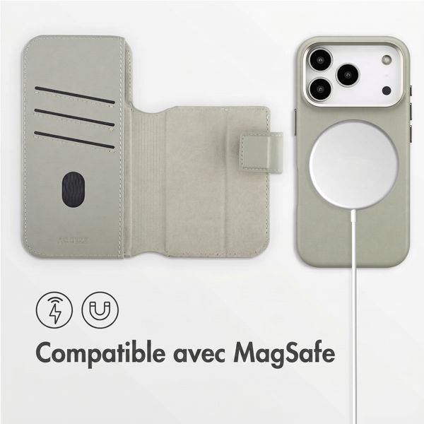 Accezz Étui de télephone portefeuille en cuir 2-en-1 avec MagSafe Apple iPhone 18 Pro Max / 17 Pro Max - Light Grey