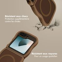 Selencia Coque arrière Wavy avec MagSafe Samsung Galaxy Z Flip 6 / Flip 7 FE - Mocha Brown