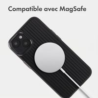 Accezz Coque arrière Lite avec MagSafe | Fluted | Apple iPhone 13 - Noir