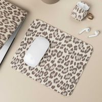 Selencia Sabi Tapis de Souris en Similicuir imprimé panthère - 20 x 24 cm - Soft Ivory