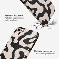 Selencia Coque arrière Vivid Apple iPhone SE (2022 / 2020) / 8 / 7 / 6(s) - Art Wave Black