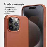 Accezz Étui de télephone portefeuille en cuir 2-en-1 avec MagSafe Apple iPhone 15 Pro Max - Sienna Brown