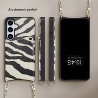 Selencia Coque de télephone Nova avec cordon et porte-cartes Samsung Galaxy S25 / S24 - Zazzy Zebra