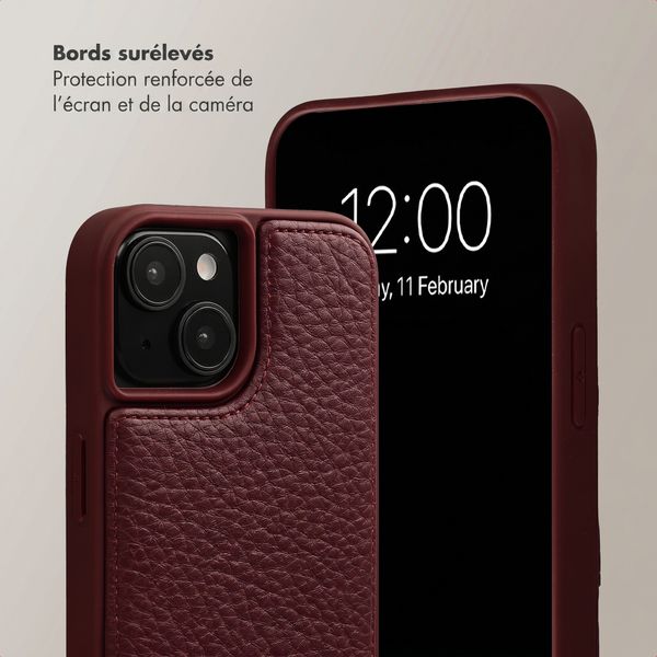 Selencia Coque de télephone Nova avec cordon et porte-cartes Apple iPhone 15 - Bold Burgundy