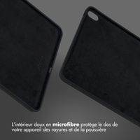 Accezz Coque Liquid Silicone avec porte-stylet Apple iPad Air 11 pouces (2026) M4 / (2025) M3 / (2024) M2 / Air 5 (2022) / Air 4 (2020) - Noir