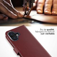 Selencia Étui portefeuille en cuir véritable Apple iPhone 17 - Burgundy