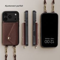 Selencia Coque de télephone Sera avec cordon et porte-cartes enveloppe Apple iPhone 18 Pro / 17 Pro - Chocolate Brown