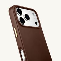 Selencia Coque arrière Rivièra avec MagSafe avec crochets amovibles Apple iPhone 17 Pro Max - Choco Brown