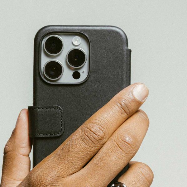 Nomad Étui de télephone portefeuille Modern Leather Folio Apple iPhone 16 Pro Max - Noir