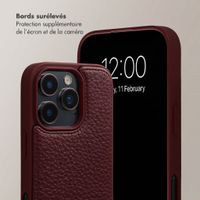 Selencia Coque de télephone Nova avec cordon et porte-cartes Apple iPhone 16 Pro - Bold Burgundy