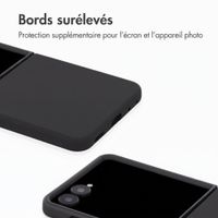Accezz Coque Liquid Silicone avec MagSafe Samsung Galaxy Z Flip 8 - Noir