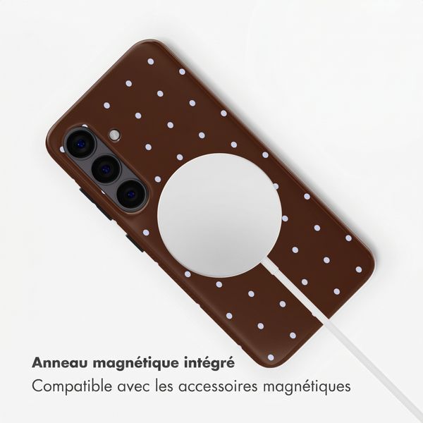 Selencia Coque arrière Vivid avec MagSafe Samsung Galaxy S24 - Happy Dots Chocolate