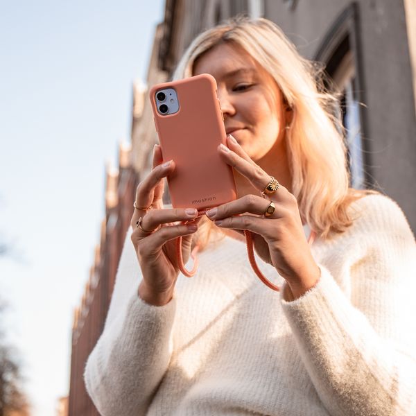imoshion Coque de couleur avec cordon amovible Apple iPhone SE (2022 / 2020) / 8 / 7 - Peach