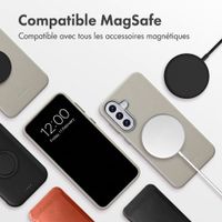 Accezz Coque arrière en cuir avec MagSafe Samsung Galaxy A57 (5G) - Light Grey