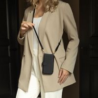 Selencia Étui Riva avec MagSafe et cordon de téléphone Apple iPhone 17e / 16e - Noir