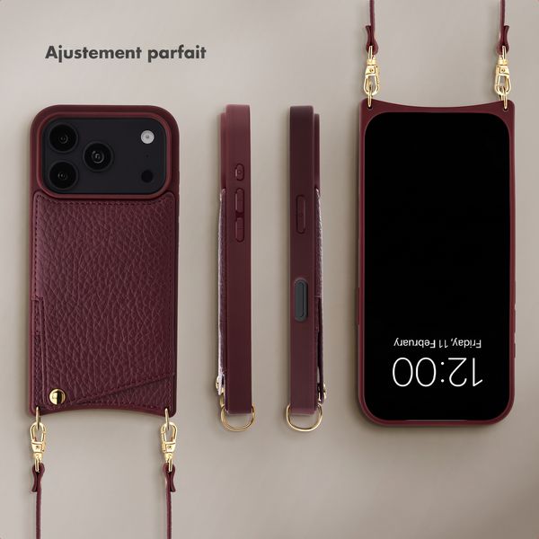 Selencia Coque de télephone Nova avec cordon et porte-cartes Apple iPhone 18 Pro / 17 Pro - Bold Burgundy