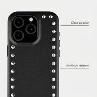 Selencia Coque arrière Studs avec MagSafe Apple iPhone 15 Pro - Velvet Black