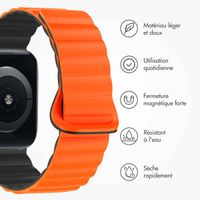 imoshion Bracelet en silicone magnétique Apple Watch | 44/45/46/49 mm - Orange & Noir