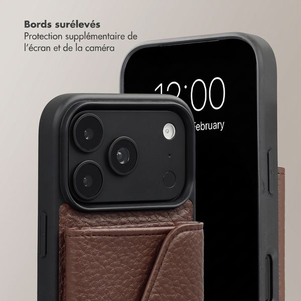 Selencia Coque de télephone Sera avec cordon et porte-cartes enveloppe Apple iPhone 18 Pro Max / 17 Pro Max - Chocolate Brown